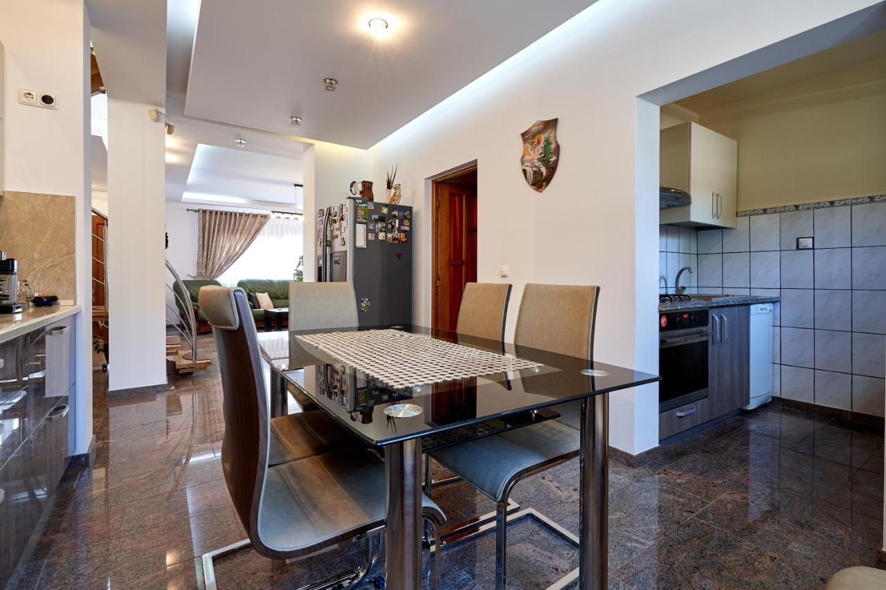 Casa Cu Flori Moisei Hotel Екстериор снимка